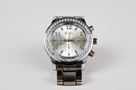 Doskonały upominek – zegarek damski dla każdej kobiety