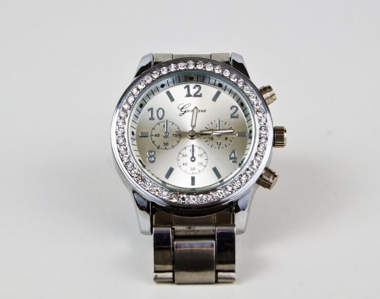 Doskonały upominek – zegarek damski dla każdej kobiety