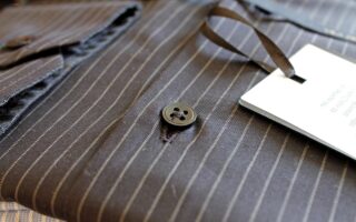 Ubrania używane Tommy Hilfiger – klasyczny styl w nowoczesnym obiegu