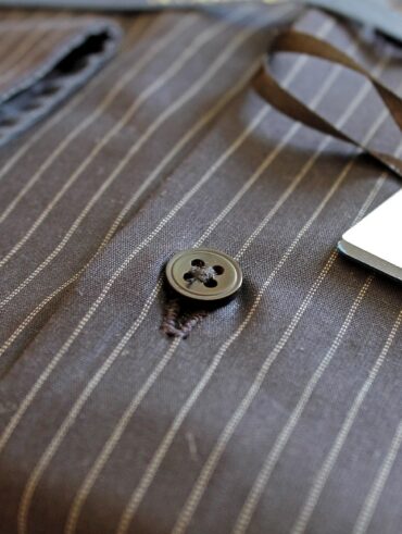 Ubrania używane Tommy Hilfiger – klasyczny styl w nowoczesnym obiegu